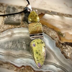 2211 Artisan Green Stichtite Colored Stone and Silver Necklace